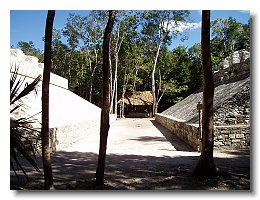 2005 01 22 5 Coba ball court